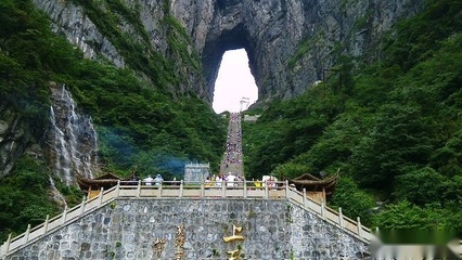 實(shí)力遇見(jiàn)險(xiǎn)峻，哈弗SUV燃擎張家界自駕游之旅